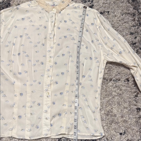 Boutique/Vintage Cream Buttoned Blouse with Mandarin Collar - Picture 7 of 12